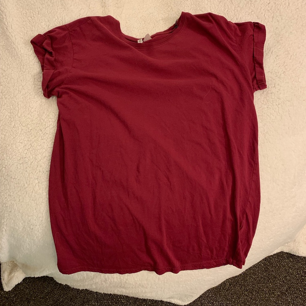 Maroon t shirt